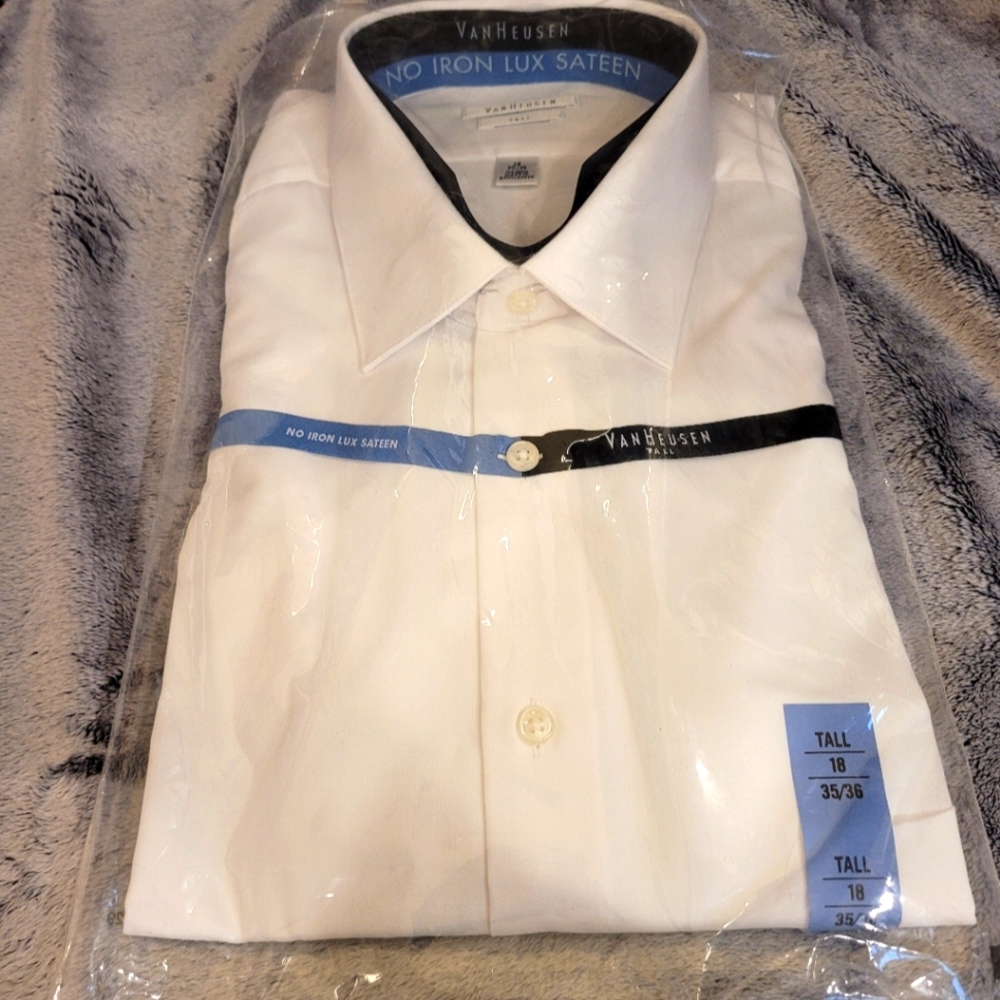 Van Heusen NWT No Iron Lux Sateen Long Sleeve Dress Shirt